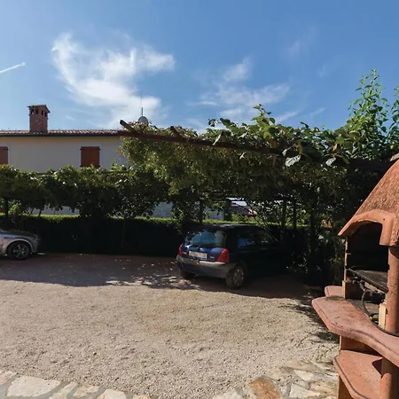 1 Bedroom Lovely In Apartament