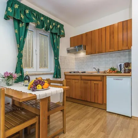 One-bedroom In Lägenhet Tar-Vabriga